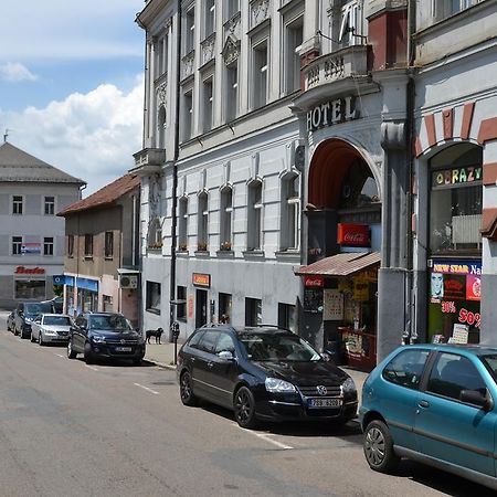 Hotel Posta Benesov  Luaran gambar