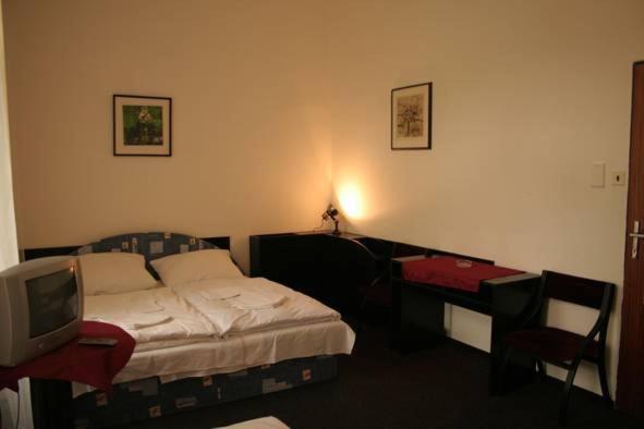 Hotel Posta Benesov  Luaran gambar