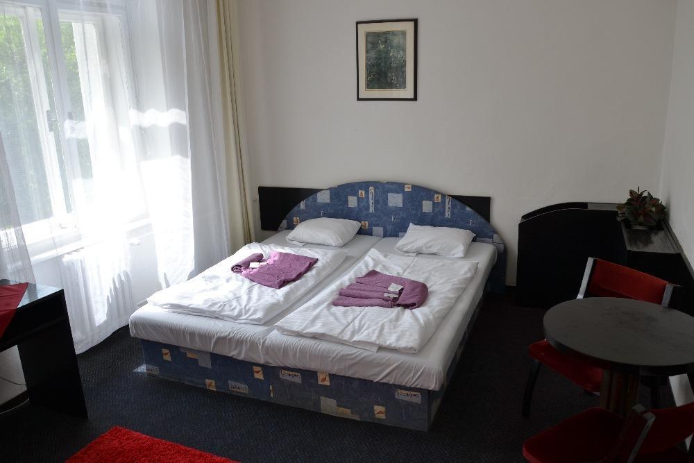 Hotel Posta Benesov  Luaran gambar