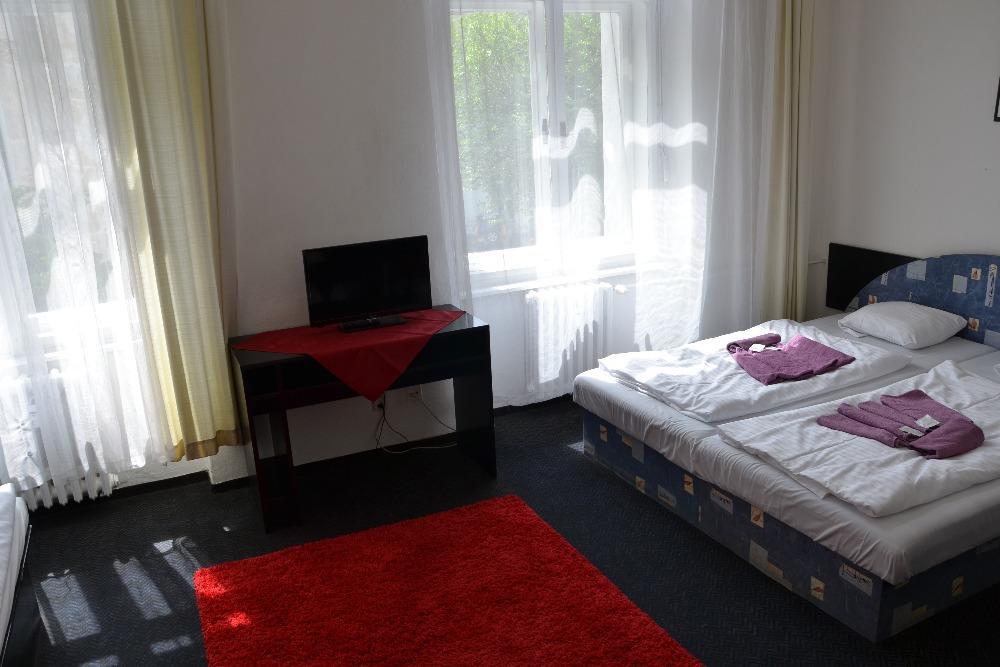 Hotel Posta Benesov  Luaran gambar