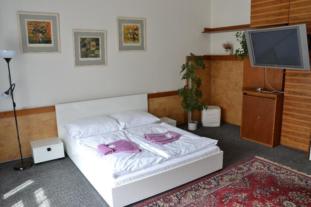 Hotel Posta Benesov  Luaran gambar