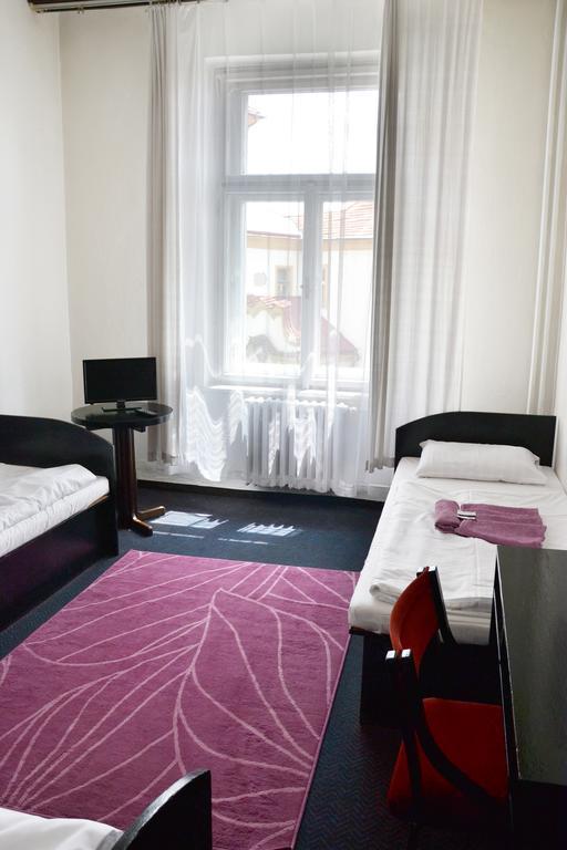 Hotel Posta Benesov  Luaran gambar