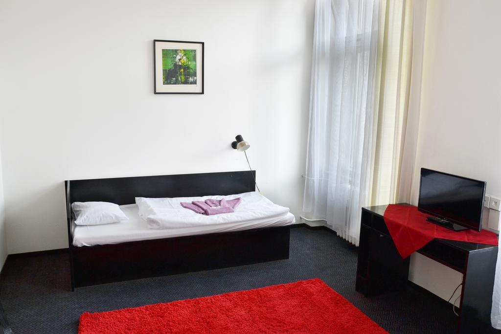 Hotel Posta Benesov  Luaran gambar