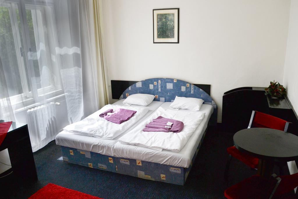 Hotel Posta Benesov  Luaran gambar