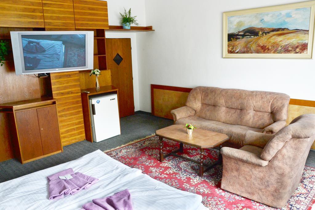 Hotel Posta Benesov  Luaran gambar