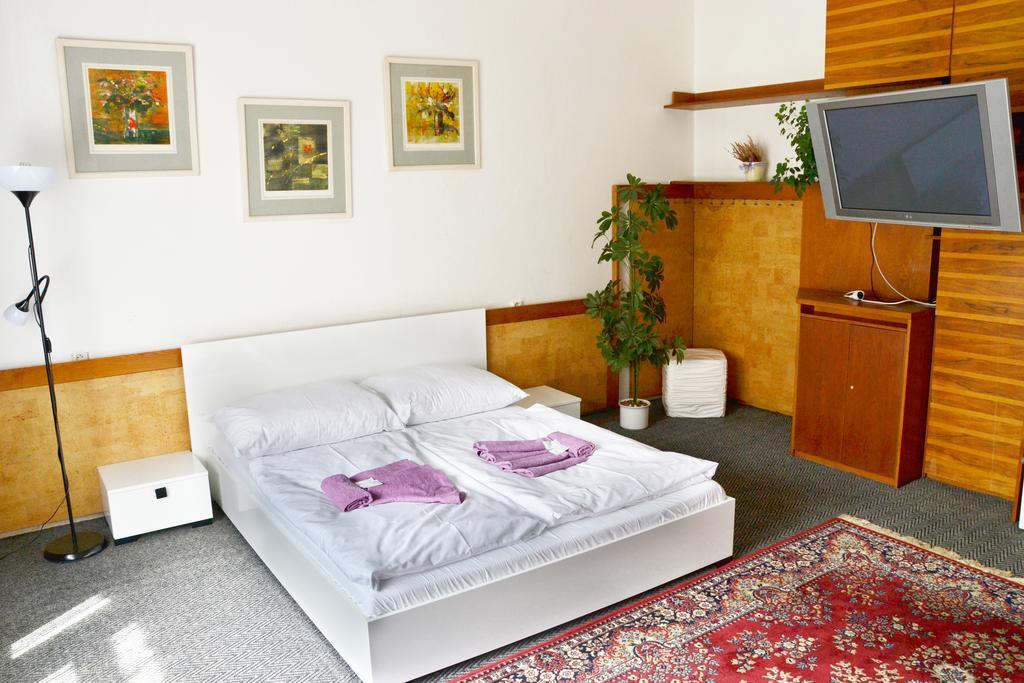 Hotel Posta Benesov  Luaran gambar
